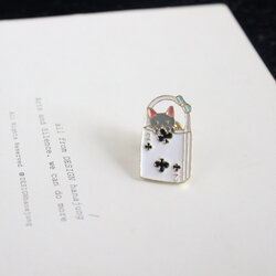 เข็มกลัดแมวไพ่บริดจ์ (ดอกจิกดำ)