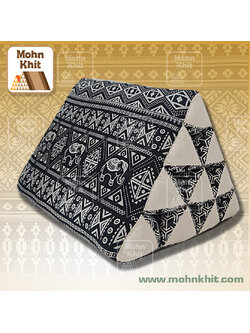 หมอนสามเหลี่ยม 10 ช่องลายชนเผ่าพื้นเมือง 50x28x30Cm Tri-angle kapok 100%Traditional Floor Cushions 10 holes.