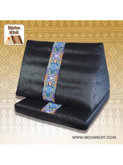 เซ็ทหมอนสามเหลี่ยม15ช่องผ้าไหมและเบาะรองนั่ง 55cmx38cmx40cm// Thai Tri-angle Cotton kapok Traditional Floor Cushions.