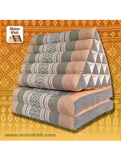 หมอนสามเหลี่ยมสีครีม,เบจ,ลายขอชาววัง15 ช่อง ติดเบาะ 2 พับ //Tri-angle Cream color with high antique pattern kapok Floor Cushions Traditional Pillow 15 holes with 2 part of mattress.