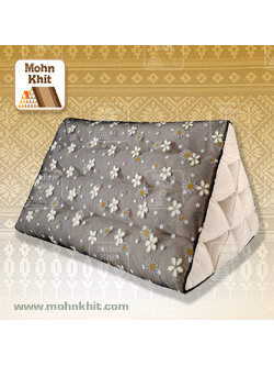 หมอนสามเหลี่ยมแต่งลูกไม้ 10 ช่อง50x28x30Cm Tri-angle kapok 100%Traditional Floor Cushions 10 holes.