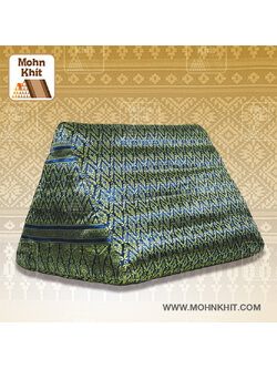 หมอนสามเหลี่ยมผ้าไหมดิ้นทองโทนสีน้ำเงิน 55cmx38cmx40cm// Thai Tri-angle Cotton kapok Traditional Floor Cushions.