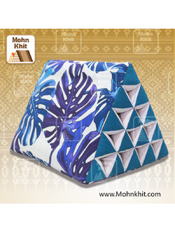 หมอนสามเหลี่ยม15ช่องลายบูลฮาวาย 52cmx36cmx32cm// Thai Tri-angle Cotton kapok 100%Traditional Floor Cushions .
