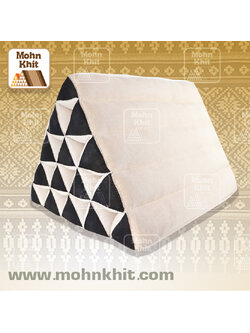 หมอนสามเหลี่ยม15ช่องขาว-ดำ ขนาด52cmx36cmx32cm// Thai Tri-angle Cotton Traditional Floor Cushions.