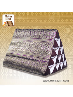 หมอนสามเหลี่ยม15ช่องผ้าไหมดิ้นทอง 55cmx38cmx40cm// Thai Tri-angle Cotton kapok Traditional Floor Cushions.