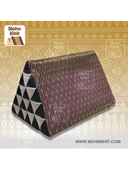 หมอนสามเหลี่ยม15ช่องเดี่ยว ลายไทยปักด้ายทอง 52cmx36cmx32cm// Thai Tri-angle Cotton kapok Thai silk patternTraditional Floor Cushions .