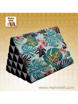 หมอนสามเหลี่ยม15ช่องลายฮาวาย 52cmx36cmx32cm// Thai Tri-angle Cotton Hawaii Traditional Floor Cushions.