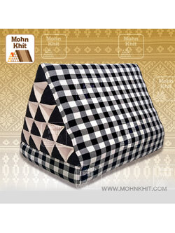 หมอนสามเหลี่ยม15ช่องเสริมฐานผ้าฝ้ายแท้100%ขนาด60cmx32cmx43 cm //Thai Tri-angle Cotton kapok 100%Traditional Floor Cushions .
