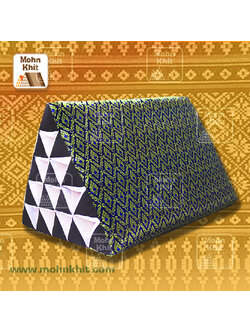 หมอนสามเหลี่ยม15ช่องเดี่ยวใหญ่ลายไทยปักด้ายทอง 56cmx36cmx32cm// Thai Tri-angle Cotton kapok Thai silk patternTraditional Floor Cushions . สำเนา