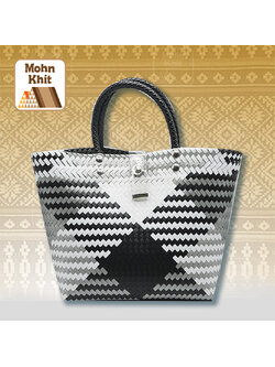 ตระกร้าสานเส้นพลาสติก กระเป๋าสานเส้นพลาสติก ทรงกระเป๋าหลุยส์สายหนัง