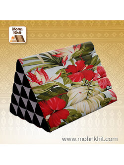หมอนสามเหลี่ยม15ช่องลายฮาวาย 52cmx36cmx32cm// Thai Tri-angle Cotton Hawaii Traditional Floor Cushions.