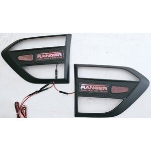 ครอบแก้มข้าง FORD RANGER สีดำด้าน มีไฟ