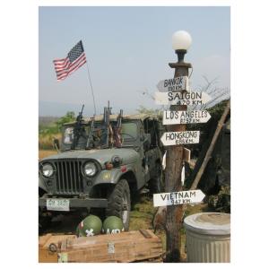 สินค้าที่ระลึก นักนิยมเสื้อผ้าและอุปกรณ์ทหาร