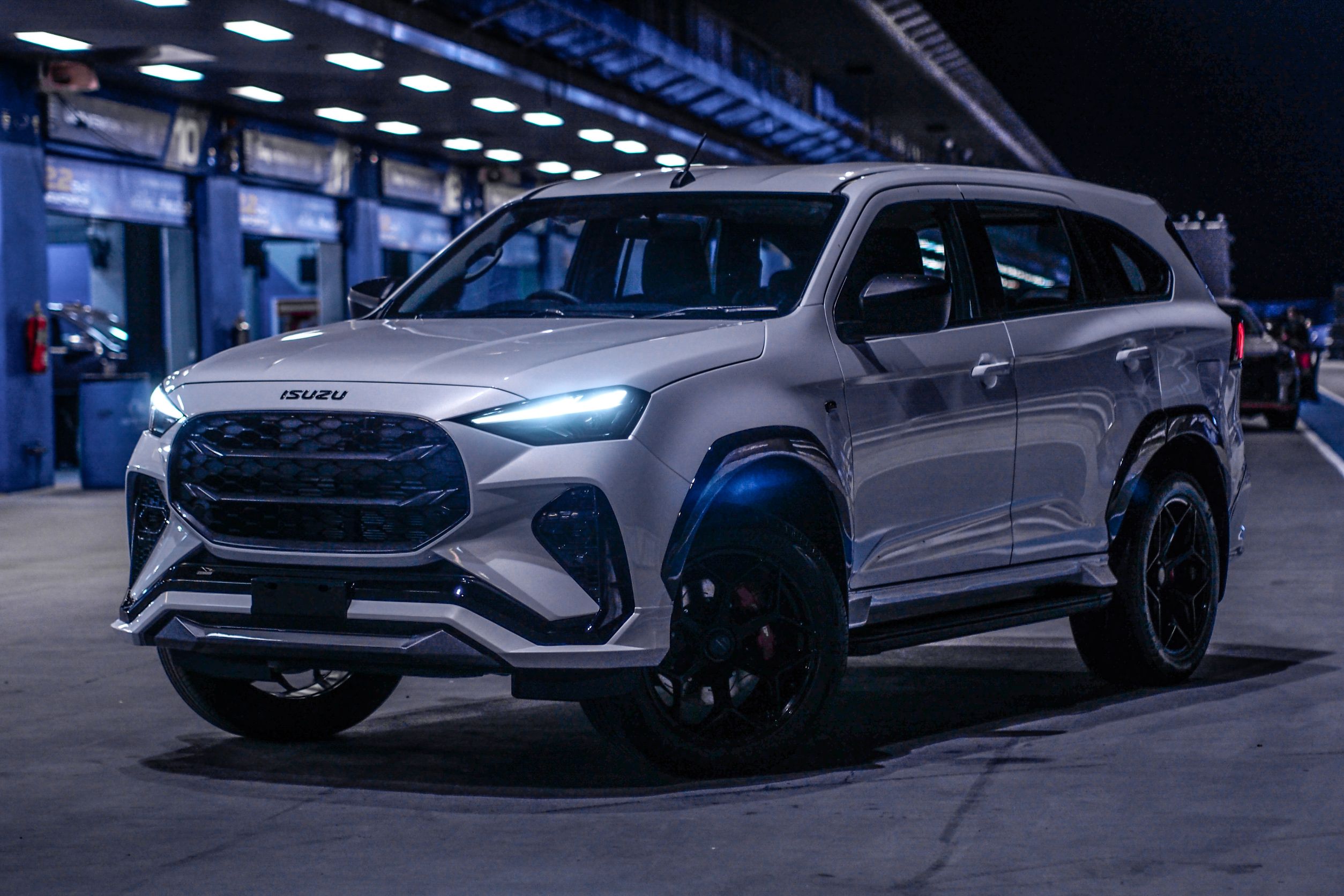 ชุดแต่ง ชุดสเกิร์ต Isuzu MU-X 2025 รุ่น AKC