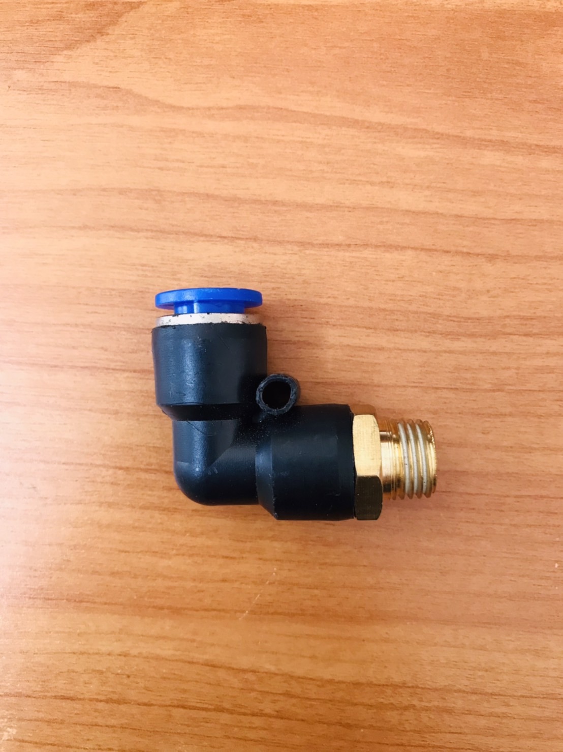 ข้อต่อลมฟิตติ้ง PL 10-02 ฟิตติ้งสายลม 10 มม. เกลียวนอก 2หุน #1002