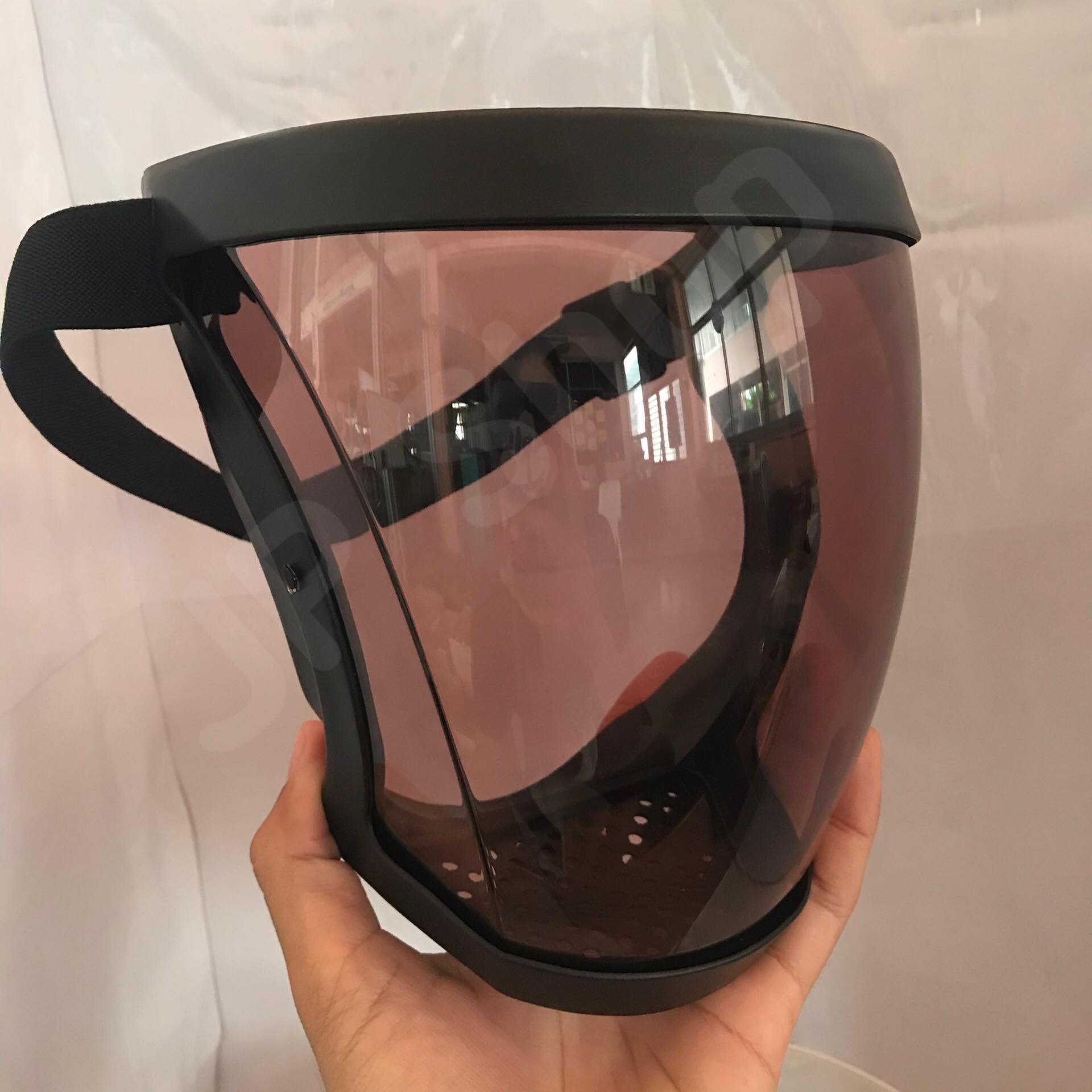 face shield เฟสชิวหน้ากากสีชา ใส่สบาย ไม่อึดอัด หายใจสะดวก ปิดได้ทั้งหน้า ปลอดภัย สนใจสั่งซื้อเลย #01250