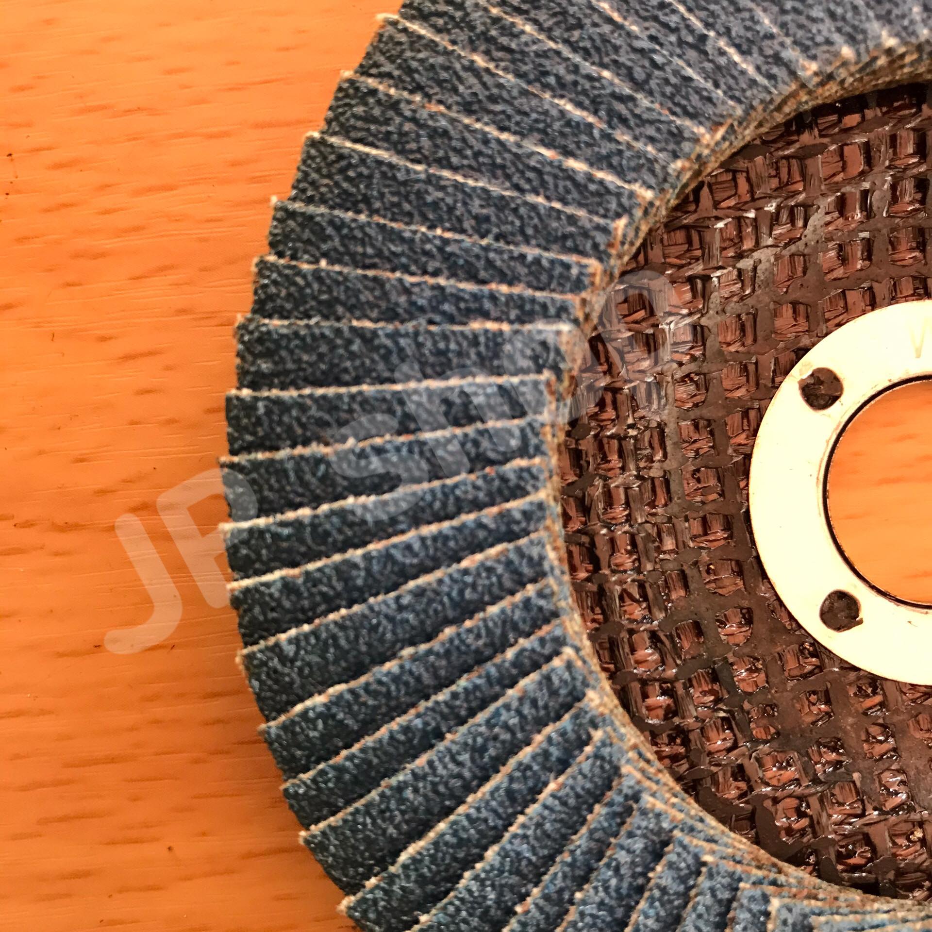 กระดาษทรายเรียงซ้อน(เบอร์80) ขนาด 4 นิ้ว สำหรับขัดเหล็ก ไม้ สแตนเลส ส่งของเร็ว #00140