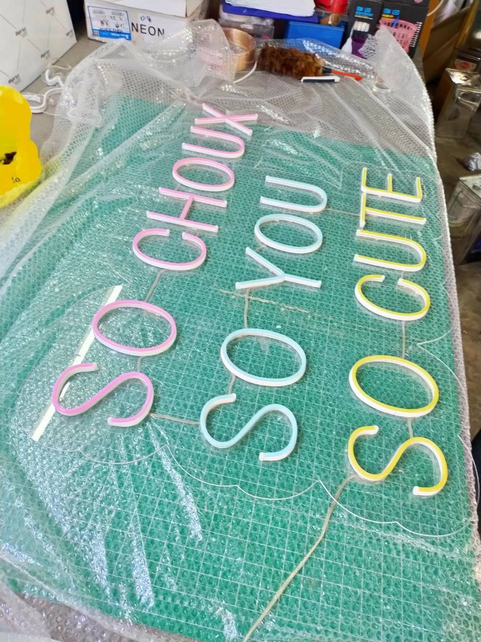 ป้ายไฟนีออน