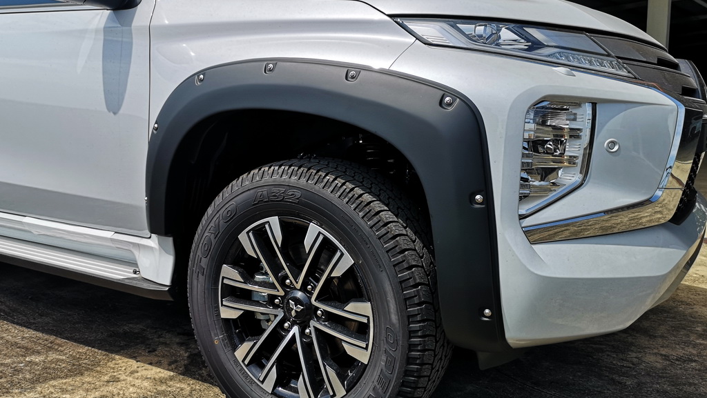 คิ้วล้อ V.2 มีน๊อต ปาเจโร่ สปอร์ต PAJERO SPORT