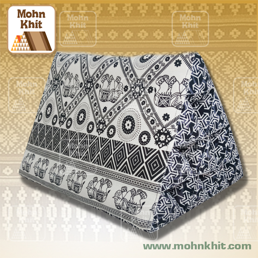 หมอนสามเหลี่ยม 10 ช่องลายชนเผ่าพื้นเมือง 50x28x30Cm Tri-angle kapok 100%Traditional Floor Cushions 10 holes.
