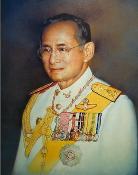 ในหลวงรัชกาลที่ 9 ฉลองพระองค์เครื่องแบบปกติขาว ขนาด 30*40 ซม.