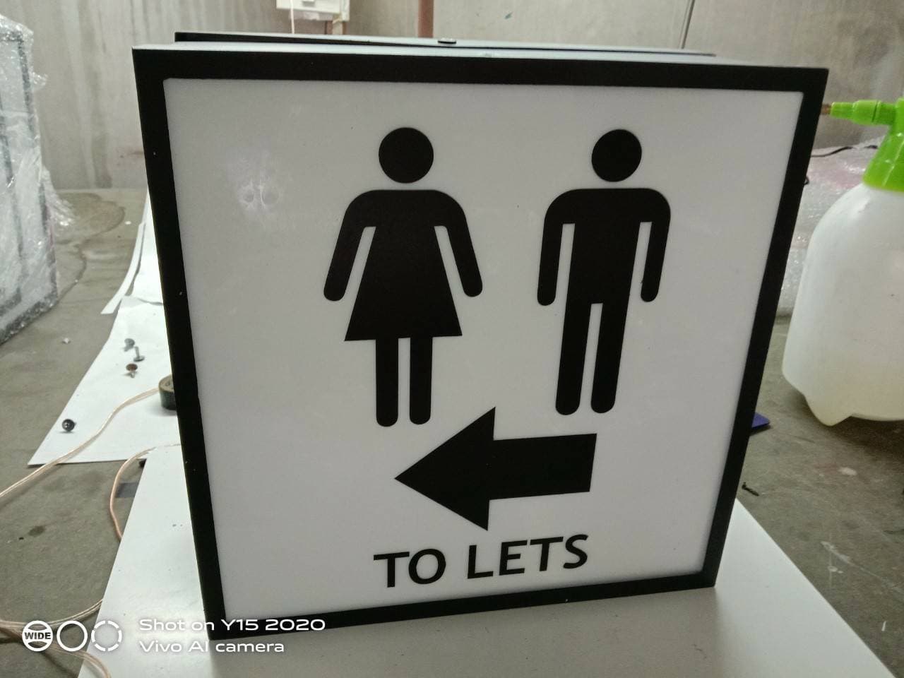 งานป้ายกล่องไฟ ➡️ TOILETS งานป้ายกล่องไฟ ➡️ TOILETS