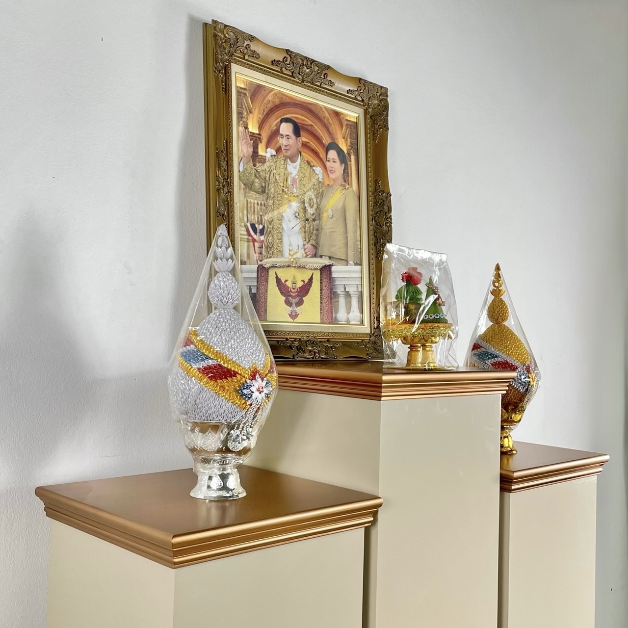 แท่นถวายพระพร สีครีมท็อปพิงก์โกลด์