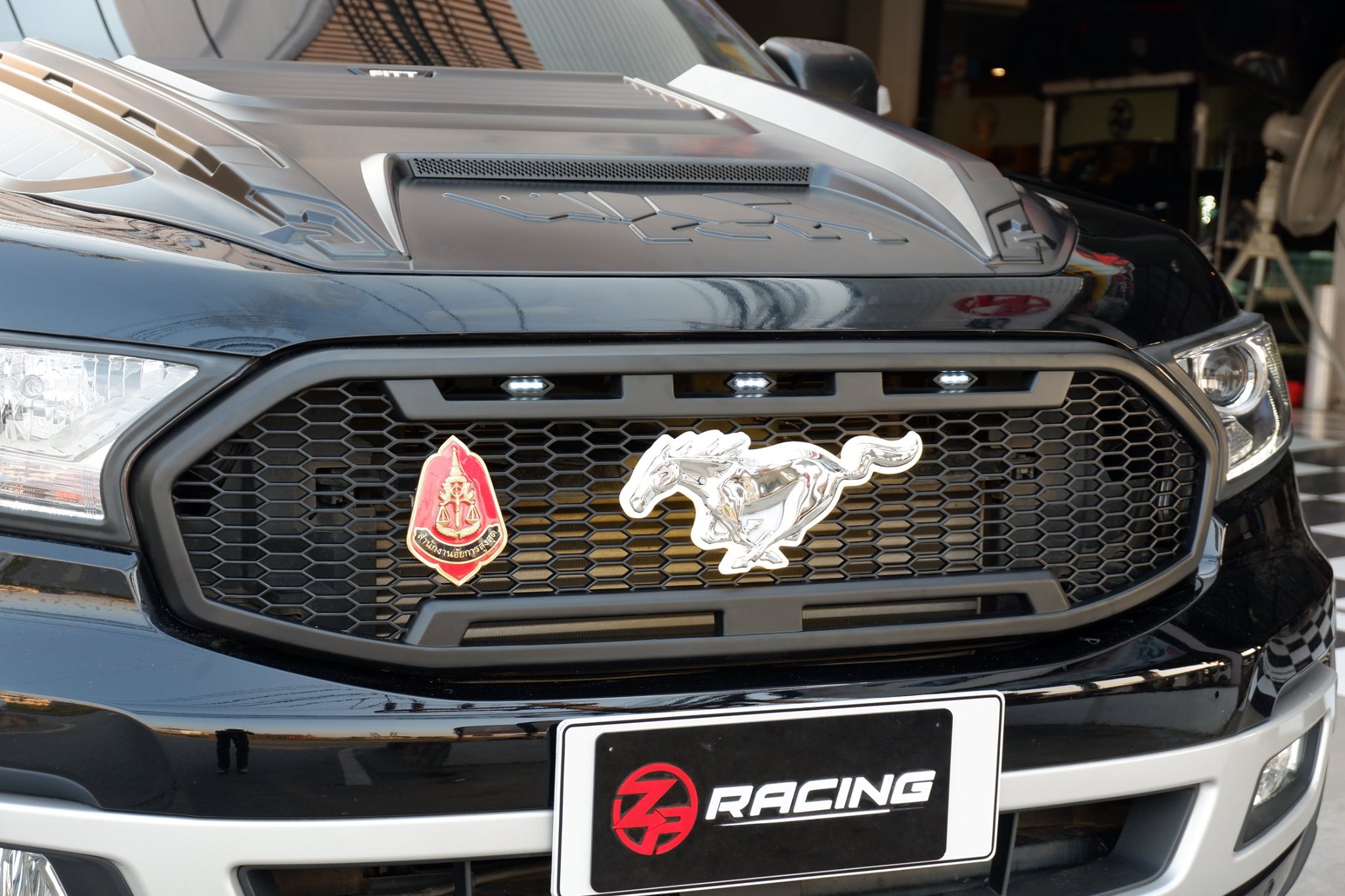 กระจังหน้าฟอร์ด Ford Everest รุ่น Mustang มีไฟ LED