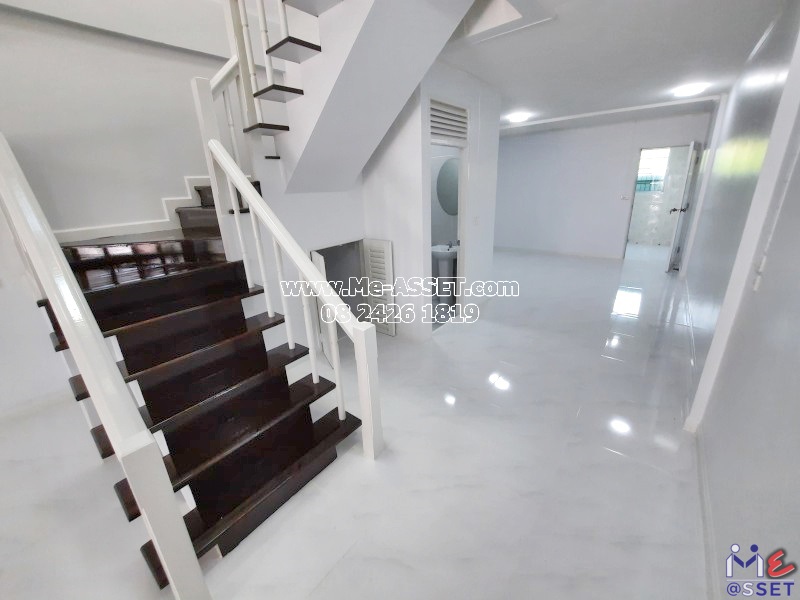 ขายทาวน์เฮ้าส์ รีโนเวทใหม่ ย่าน คูคต ลำลูกกา คลอง2 ปทุมธานี : บุศรินทร์ 2 : 2 ชั้น 21.2 ตารางวา