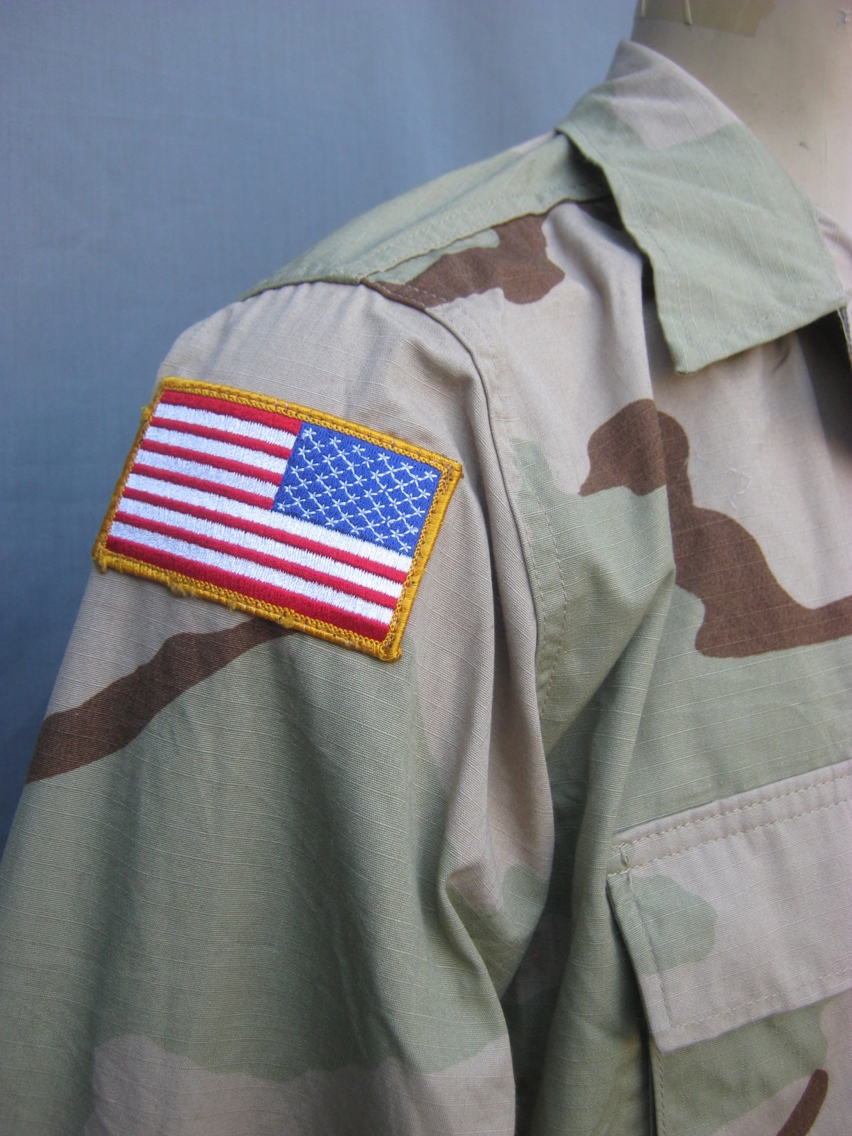 เสื้อทหารสหรัฐ ลานพรางสามสี