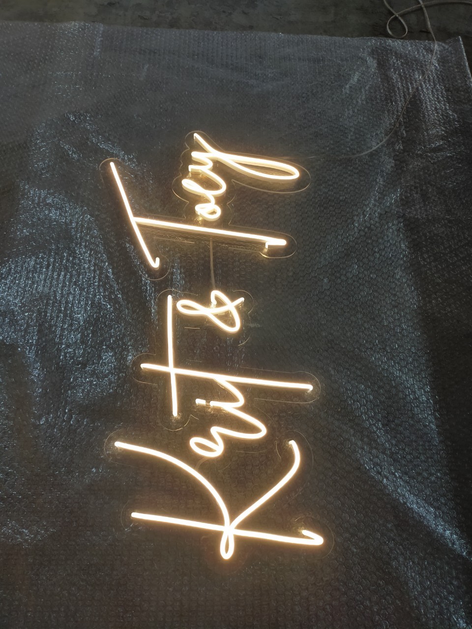 ไฟนีออน เฟค