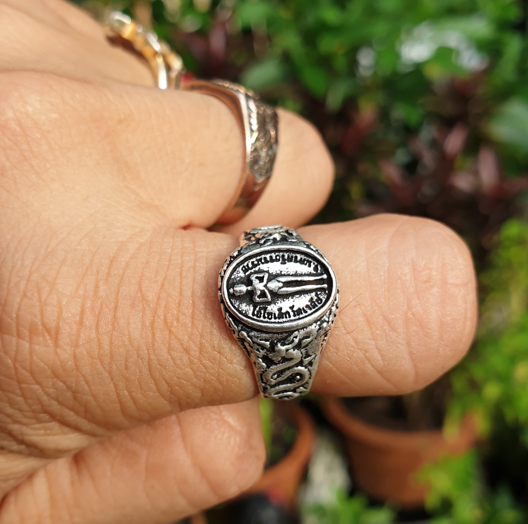 แหวน ไอ้ไข่ รับประกัน เงินแท้ 92.5% หนัก1บาท พร้อมกล่อง มี4ขนาดให้เลือก 7 8 9 10. +++แถมฟรีผ้ายันต์ +++ปลุกแสกให้แล้ว