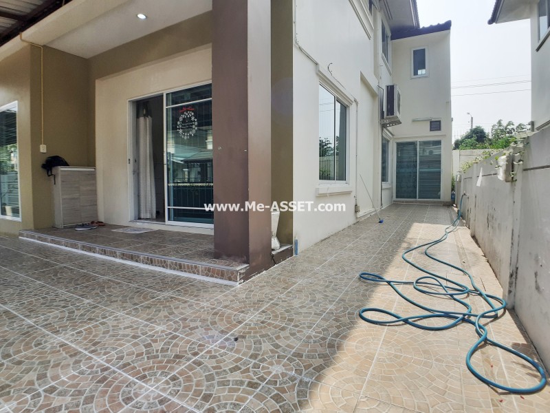 ขายบ้านแฝด ม.นลินวิลล์พลัส ถ.เคหะร่มเกล้า แขวงสะพานสูง เขตสะพานสูง กรุงเทพ / พื้นที่ 2 ชั้น 39 ตารางวา