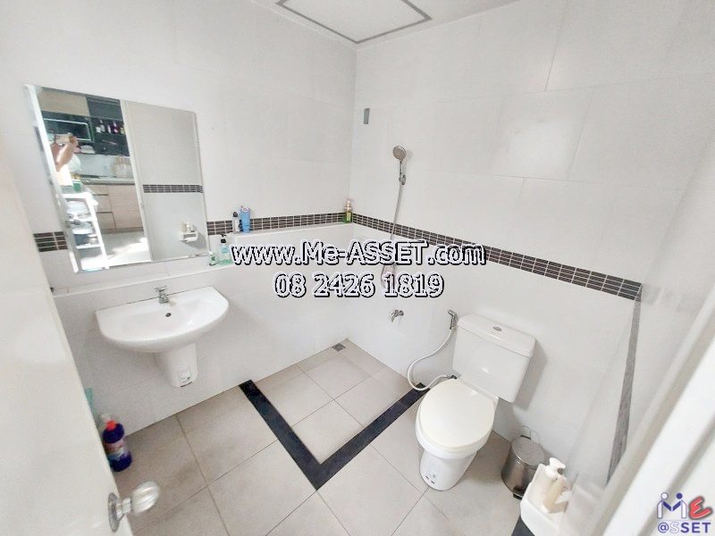 ขายทาวน์โฮมหลังมุมติดถนนเมน ย่าน เลียบคลองพระอุดม ซอยวัดท่าเกวียน คลองบางไผ่ วัดทองสะอาด ลาดหลุมแก้ว : ม.บ้านสวนธนาการ์เด้น : 2 ชั้น 40 ตร.วา