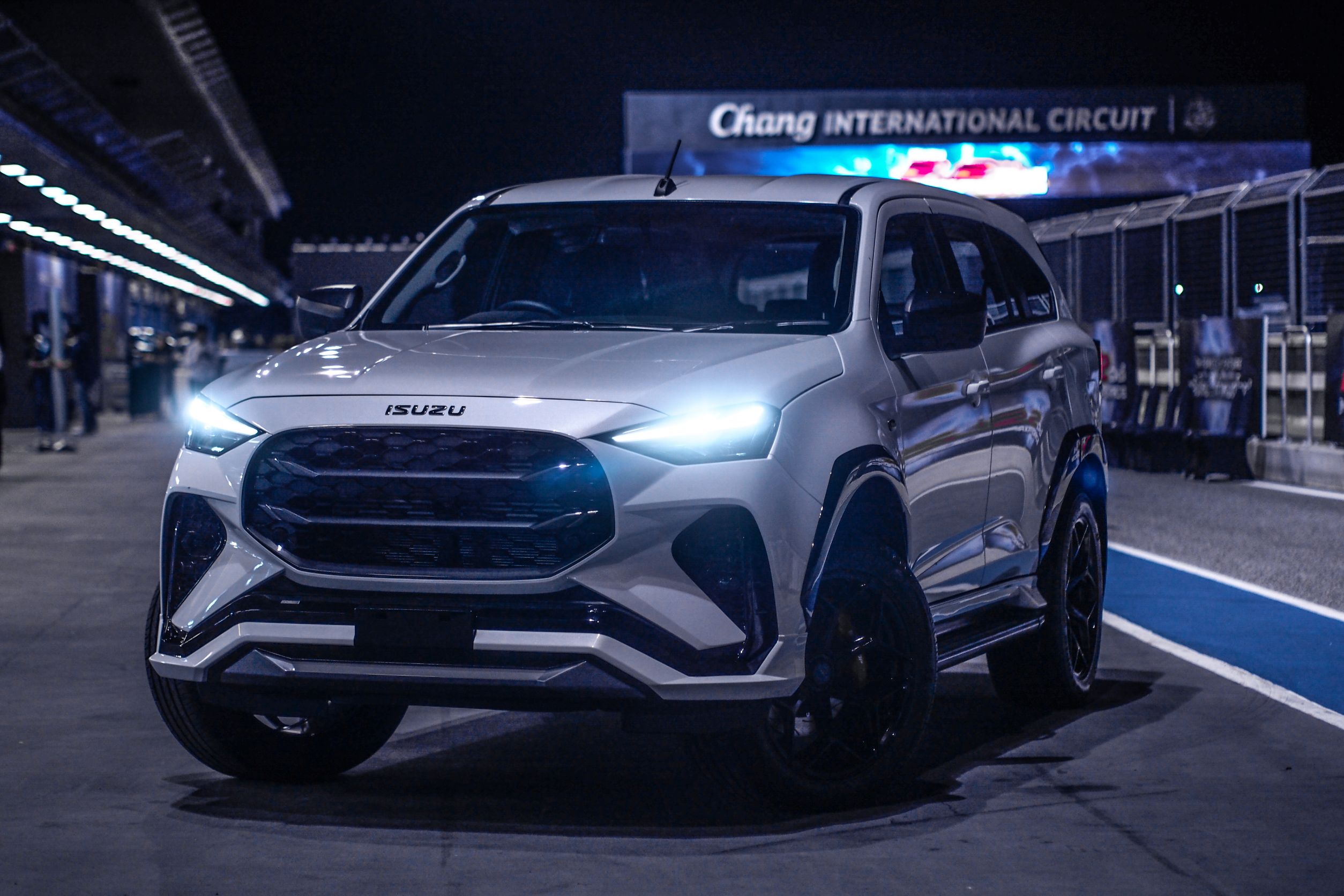 ชุดแต่ง ชุดสเกิร์ต Isuzu MU-X 2025 รุ่น AKC