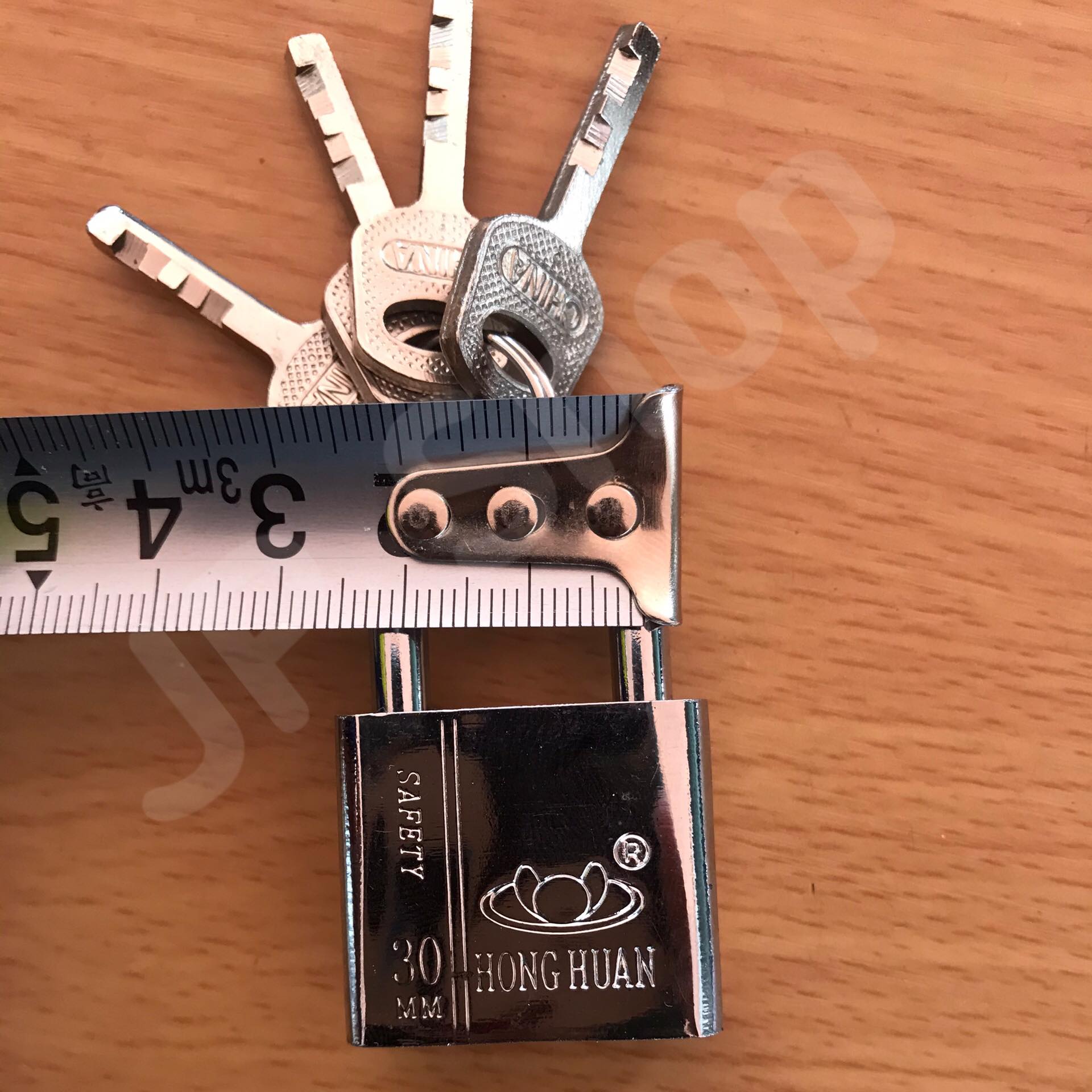 กุญแจล็อคบ้าน ล็อคครัว ล็อคอเนประสงค์ 30 มม. ล็อคแน่นหนา คงทน ราคาถูก สนใจสั่งซื้อได้เลย ห่วงสั้น #910