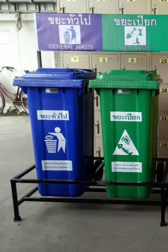 แท่นวางถังขยะ 120 ลิตร ขนาด 2 ช่อง มีป้ายแผงหลัง