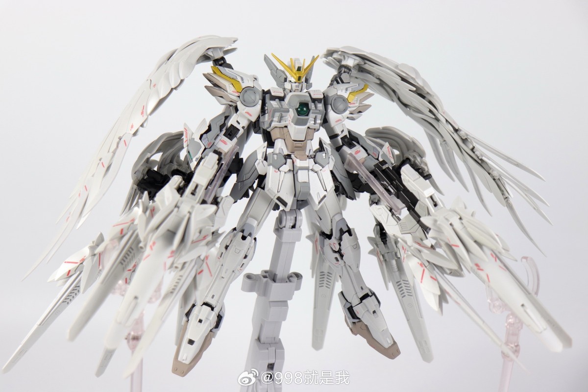 Pre-Order MG 1/100 (8827) Wing Show White Prelude [Daban] + Alloy Frame