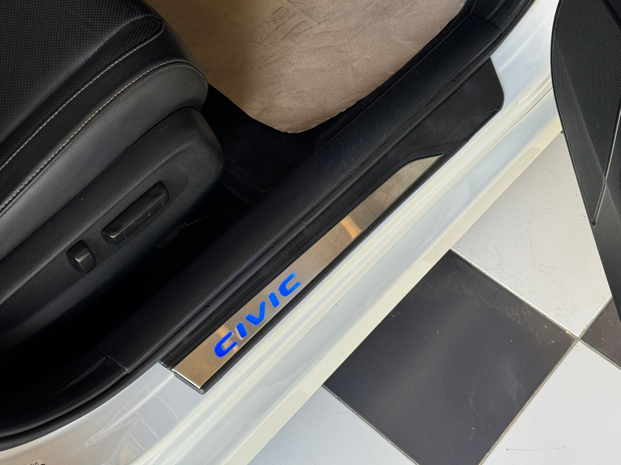 เพลทสเตนเลส LED ทรงศูนย์