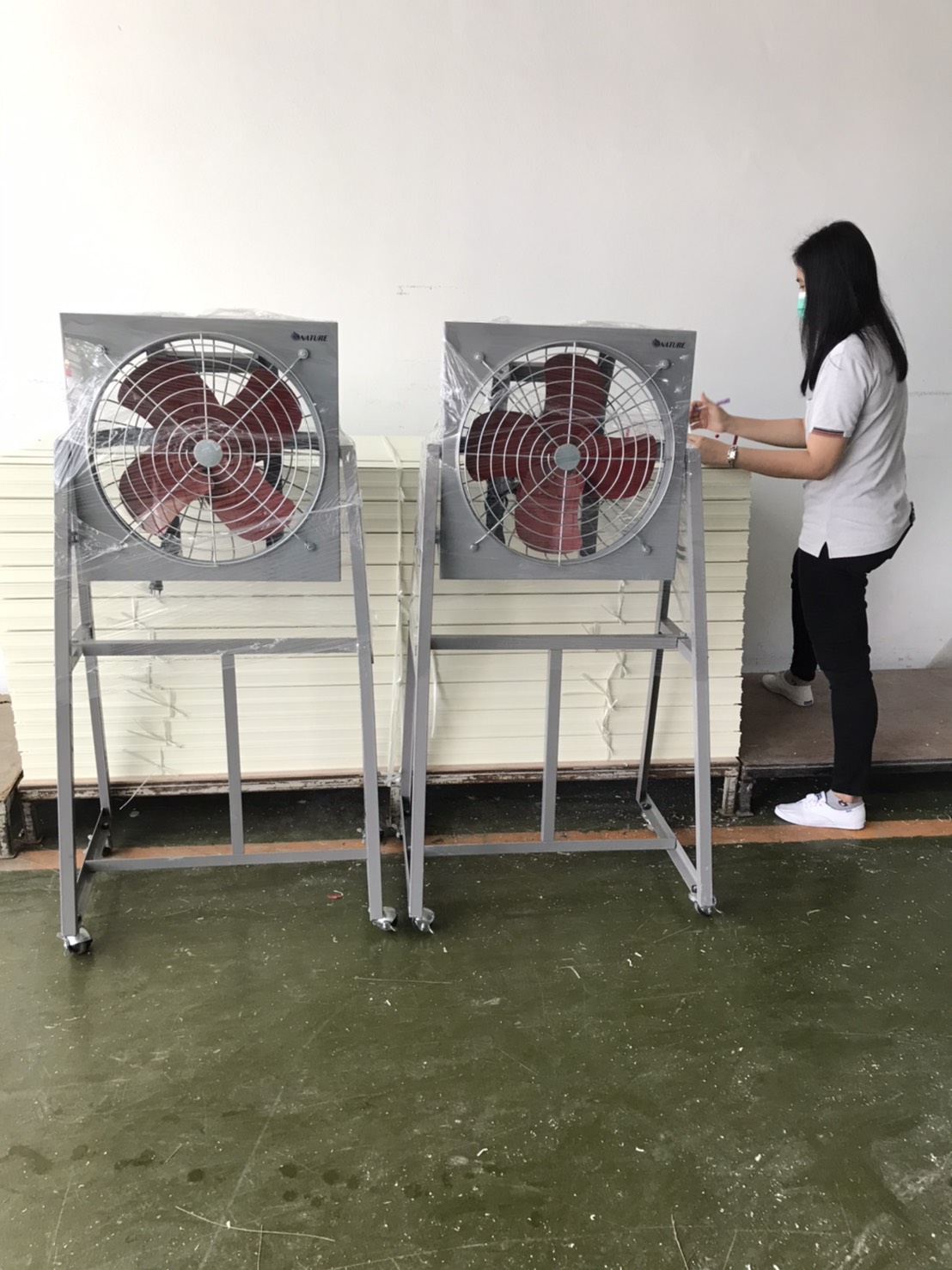 พัดลมอุตสาหกรรม Nature, ตะแกรงหน้าหลัง IF-24L, (ขาตั้ง) 24 นิ้ว