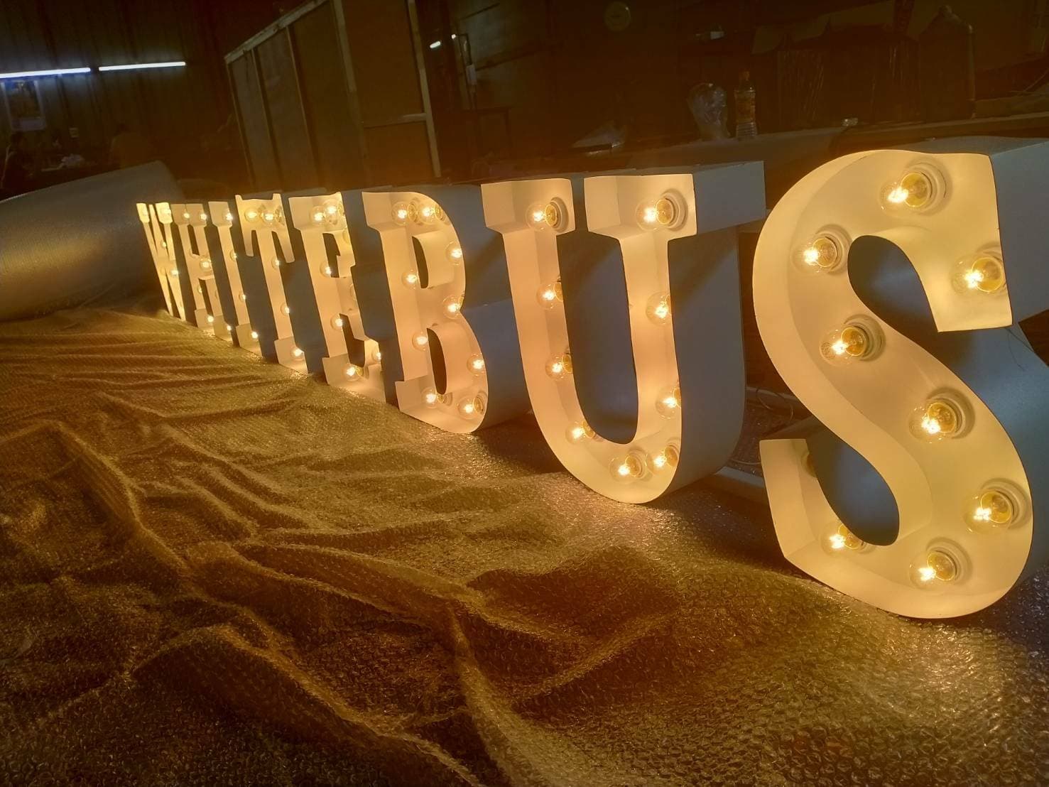 ป้ายไฟปิงปอง WHITBBUS