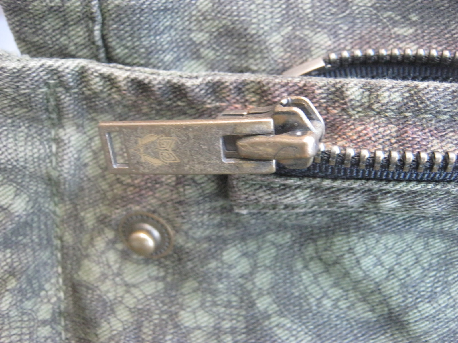 เสื้อแฟชั่นแนวทหาร ลายปีกแมลงปอ