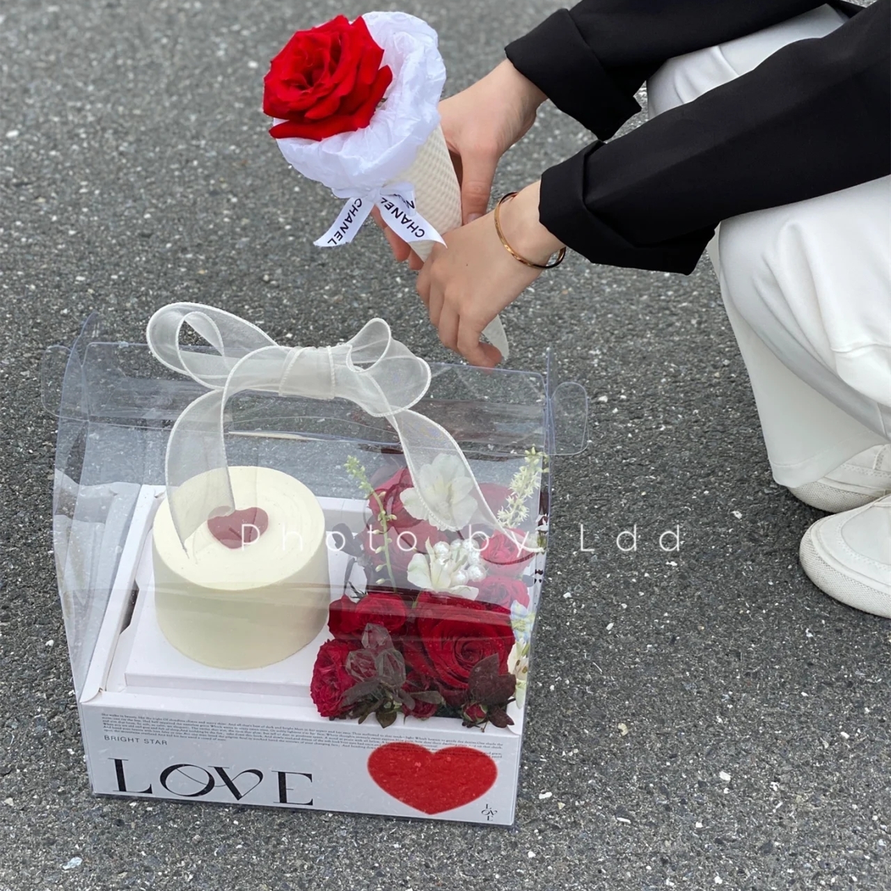กล่องเค้กใสลาย LOVE กล่องเค้กใสหูหิ้ว กล่องใส่เค้กดอกไม้