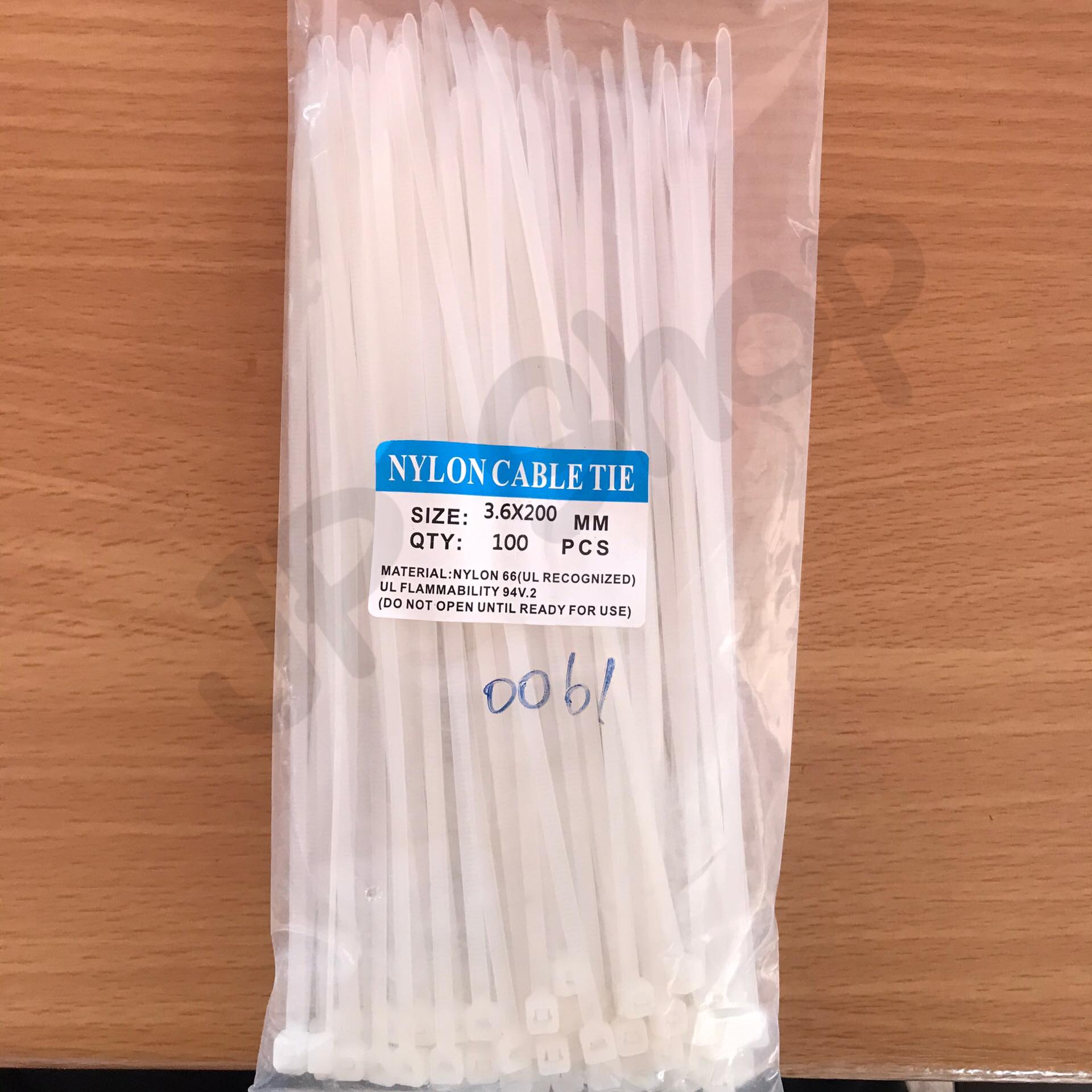 สายรัด CABLE TIE เคเบิ้ลไทร์ 8นิ้ว เหมาะสำหรับนำไปใช้งานต่าง ๆ อาทิเช่น เคเบิ้ลไทร์ใช้รัดสายไฟ, สายแลน (LAN), สายโทรศัพท์, สายสัญญาณ, สายเคเบิ้ลให้เรียบร้อย โกดังในไทย สั่งปุ๊บส่งปั๊บโกดังในไทย