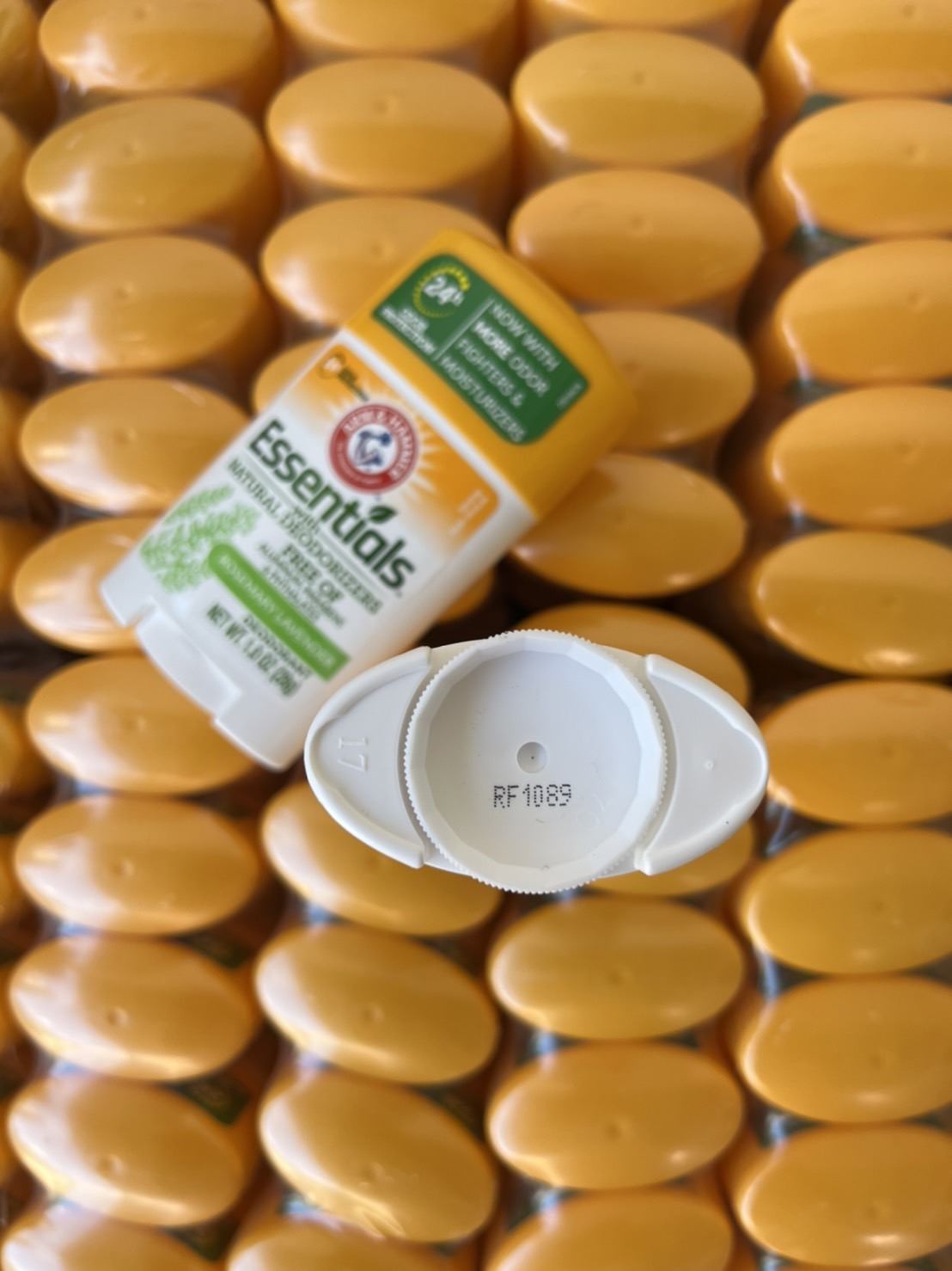 Arm & Hammer Essentials with Natural Deodorizers Deodorant 28g. กลิ่น #Rosemary Lavender โรลออนสติ๊ก