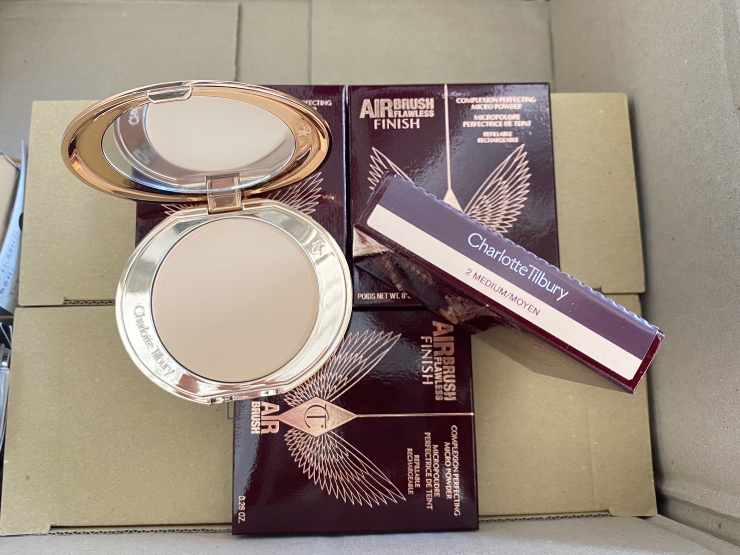 Charlotte Tilbury Airbrush Flawless Finish 8g. แป้งอัดแข็ง ในตำนาน
