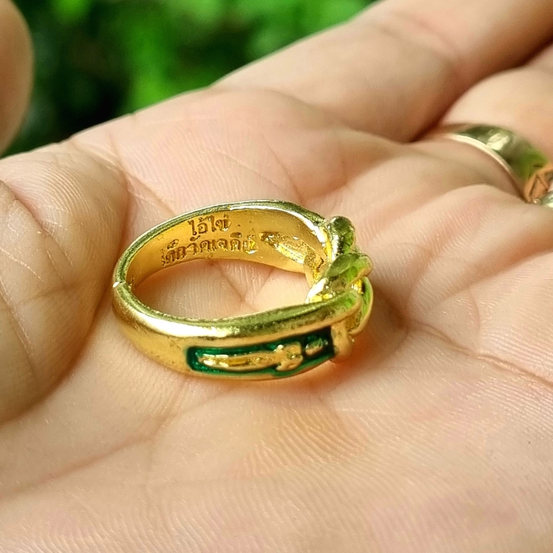 แหวน พิรอด ไอ้ไข่ เด็กวัดเจดีย์ มี4สีให้เลือก แดง เขียว น้ำเงินและทองล้วน วัสดุทองเหลือง ปรับขนาดได้ 8-11(57-65) สำเนา