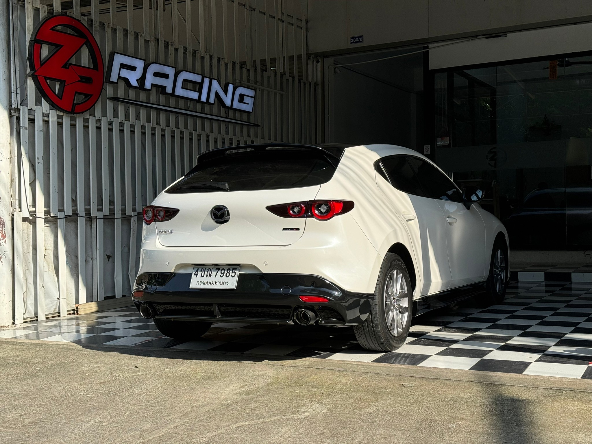 LOGO ฝาท้าย Carbon Mazda 3