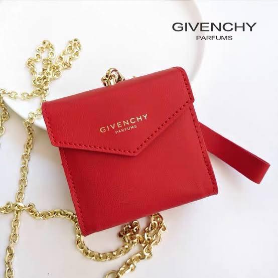 Givenchy Perfume bag ขนาด 9x10x5 cm. พร้อมสายโซ่ /สายคล้องมือ ของแท้