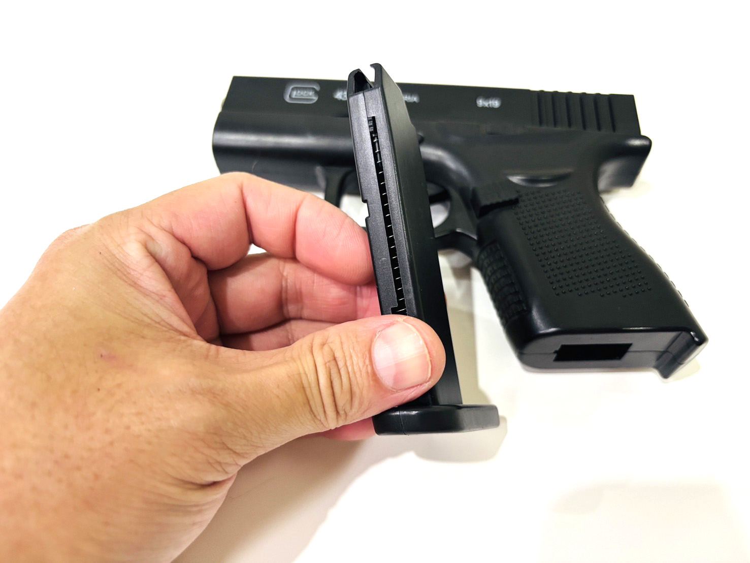 ปืนอัดลมสั้น รุ่น Glock43 ระบบชักยิงทีละนัด